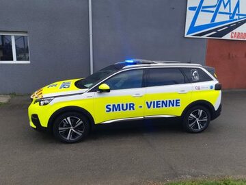 Transformez votre véhicule de secours avec PMA, votre carrossier spécialisé près de Lyon