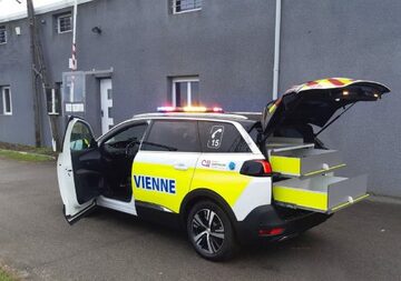 Transformez votre véhicule de secours avec PMA, votre carrossier spécialisé près de Lyon